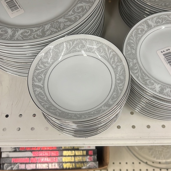 Imperial China full set fine china 92 dishes total - Picture 2 of 5